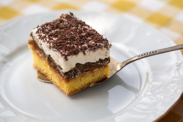 Sponge cake with cream