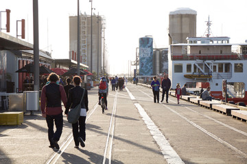 Naklejka premium Walking on the pier