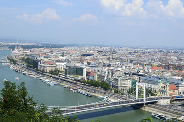 Obraz premium Panoramiczny widok na Budapeszt ze wzgórza Citadella, Węgry