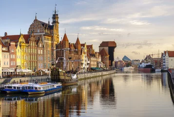 Abwaschbare Fototapete Stadt am Wasser Stadtbild von Danzig in Polen, schöner Blick auf die Altstadt am Morgen