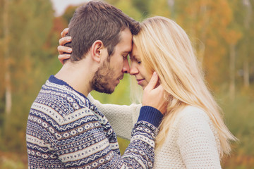 Fototapeta premium Fall in love, young couple in the park in autumn.