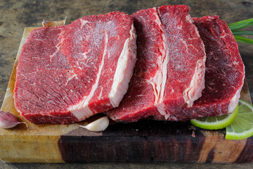 Slide top round beef preparation for cooking