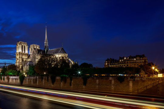 Paris by night, N&ocirc;tre-Dame de Paris Cathedral