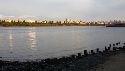 Fototapeta premium View of the Manhattan skyline in New York City seen from Edgewater, New Jersey