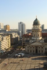 Berlin-Mitte /Blick über den Gendarmenmarkt entlang der Markgrafenstraße nach Süden