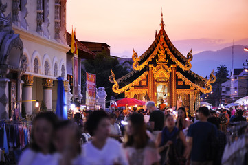 Obraz premium Sunday market walking street at Chiang Mai, Thailand.