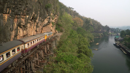 Tham Krasae Bridge bei Kanchanaburi (Thailand)