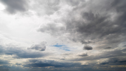 Fototapeta premium Beautiful summer day sky. Dense crisp cloudscape with large, building clouds, light rays and close to storm sky, perfect for digital composition background.
