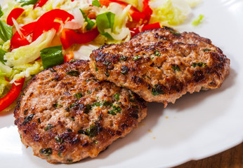 beef burger with vegetables salad