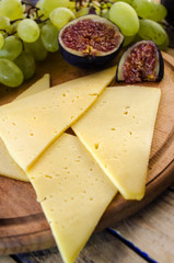 cheese with figs and grapes
