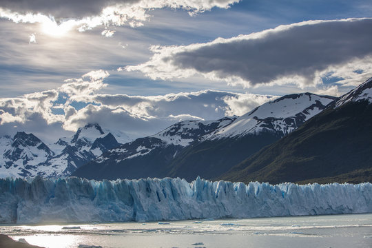 Gletscher Perito Moreno im Gegenlicht