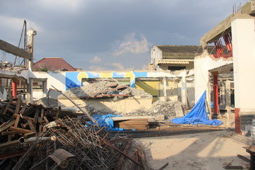 Obraz premium building's ruin before renovation
