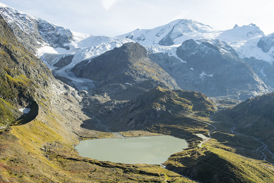 Steingletscher mit "Steinsee" am Sustenpass, Bern, Schweiz