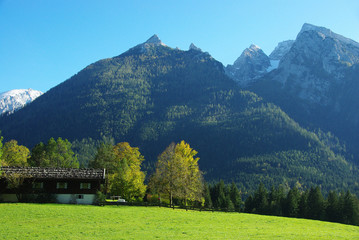 Fototapeta na wymiar Le Hochkalter depuis les prés de Ramsau bei Berchtesgaden