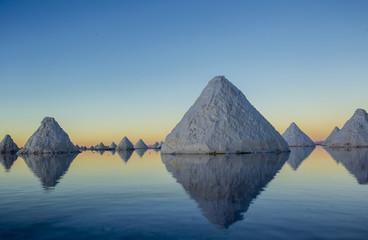 Salzberge auf dem Salar de Uyuni