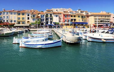 Fototapeta na wymiar Port provençal de Cassis