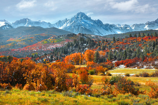 Fototapeta Sneffles peak in Colorado in autumn time