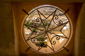 Fenster der Xewkija Kirche auf Gozo