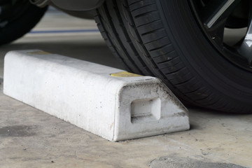 バック駐車 車止め