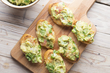 Bread with guacamole
