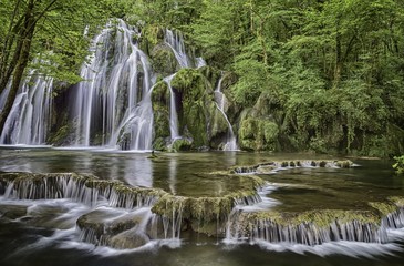 Cascades des tufs de Planches près Arbois