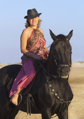 Obraz premium horsewoman on the beach
