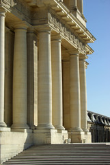 Colonnes de l'église des Invalides à Paris, France