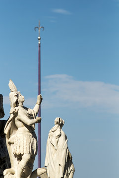 Statua porta bandiera