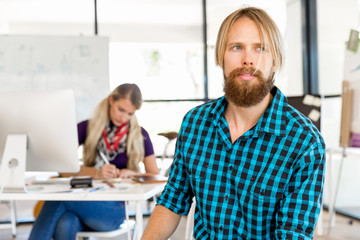 Obraz premium Young man working in office