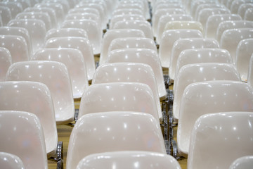 Naklejka premium white colored empty chairs in row