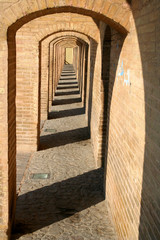 Fototapeta na wymiar The bridge of 33 arches