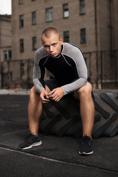 athlete sits at the tire, fatigue