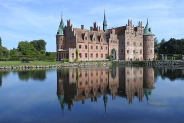 Fototapeta na wymiar Die Wasserburg Schloss Egeskov auf Fünen in Dänemark