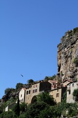 Fototapeta na wymiar Village troglodytique de Peyre en Aveyron,vallée du Tarn
