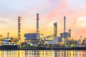 Obraz na płótnie Canvas Refinery with tube and oil tank along twilight sky at beautiful