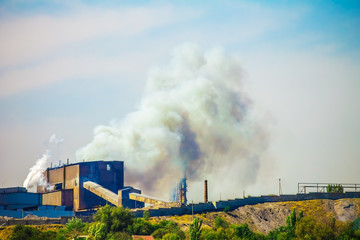 Obraz na płótnie Canvas factory polluting the atmosphere with smoke, global warming