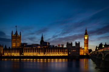 Obraz na płótnie Canvas Big Ben and the Houses of Parliament at night from across the river Thames and Westminster bridge southbank in London, England, UK