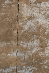 Risse in der Hauswand