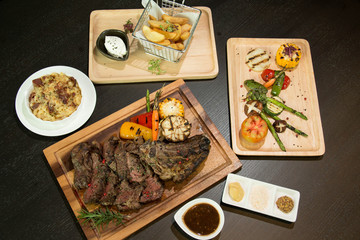 Deboned tomahawk rib steak with pepper sauce served with gratina