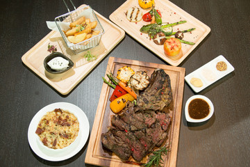 Deboned tomahawk rib steak with pepper sauce served with gratina