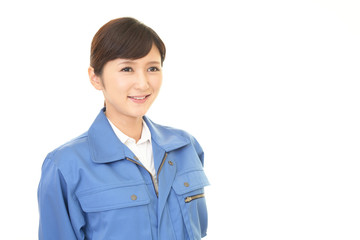 笑顔の女性作業員