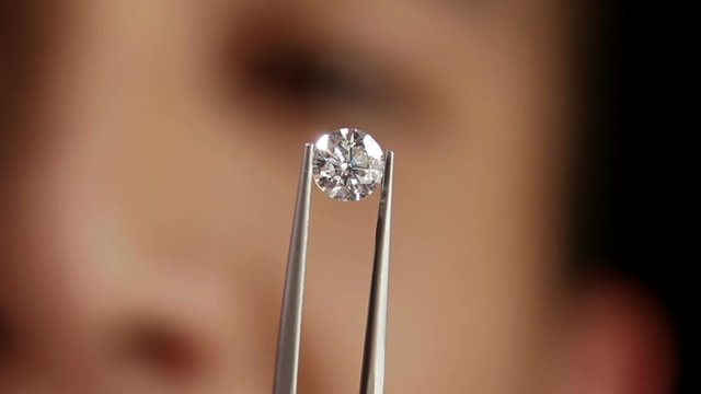 Diamond examination,  tweezers pinch to examine diamond