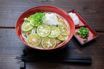 thick white noodles with sliced Sudachi