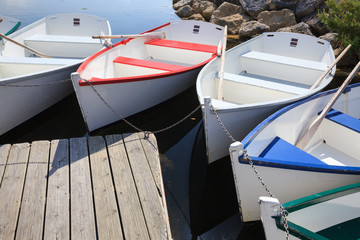 petites barques en bois au port des salines sur l'ile d'oléron 