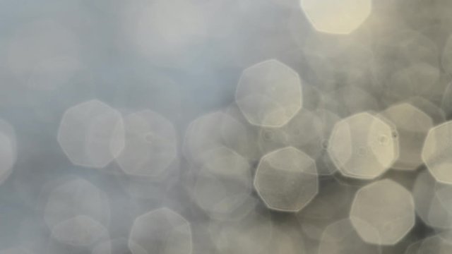 sanfte Brandung auf Kiesel mit zoom in