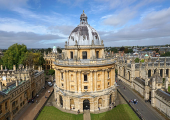 Fototapeta na wymiar Oxford University, with domed library building