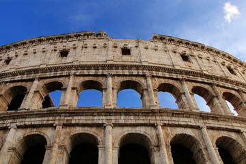 Obraz premium Coliseum - the most famous tourist attraction in the center of Rome, Italy