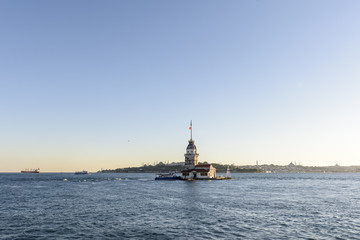 Obraz premium Maiden's Tower on the bosphorus sea in Istanbul