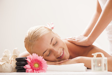 Obraz na płótnie Canvas Blonde Woman Getting Spa Massage 