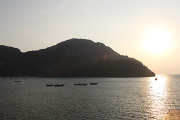 Fototapeta premium Boat on sunset